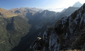 18 Panorama verso Mezzeno, a destra la cuspide della Corna Piana...